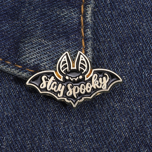 Pin Enamel tetap seram sesuai pesanan bros kelelawar hitam lencana kerah Punk gelap perhiasan Gotik hadiah untuk Teman Halloween Pin Enamel - Product Image 2