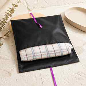 Bolsa de Satén Negra Personalizada con Lazo de Cinta, Bolsa de Embalaje de Satén Brillante para Accesorios de Ropa - Product Image 3