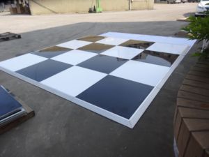 Plancher de danse de haute qualité 3*3 pieds avec système Cam-lock, imperméable, pour utilisation en extérieur et en intérieur, pour événements, mariages, en bois blanc à carreaux, noir - Product Image 2