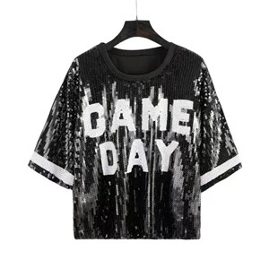 เสื้อครอปสำหรับวันแข่งขันของผู้หญิงเสื้อยืดสั้นสีดำพิมพ์ลายทางทรงหลวมผ้าคอตตอนพิมพ์ลายระยิบระยับ - Product Image 2