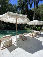 Sombrilla de Playa Vintage con Borde Festoneado, Parasol de Madera con Rayas de Cabana, Inclinable y con Bolsa de Transporte, Estilo Boho para Vacaciones