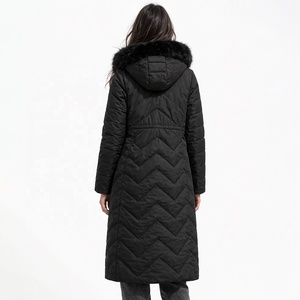 Veste longue matelassée pour <span class=keywords><strong>femme</strong></span> - Manteau d'hiver épais et chaud avec capuche en fausse fourrure, parka matelassée à chevrons - Logo personnalisé - Product Image 3