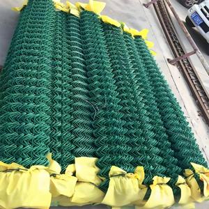 Eenvoudig te monteren 6x6 kettingscherm. Gebruikt voor schoolomheiningen. Geketend gaashekwerk. - Product Image 6