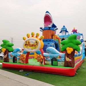 Castello Gonfiabile Commerciale a Tema Squalo con Scivolo e Tunnel per Esterni - Product Image 1