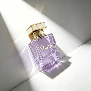 Flacone di Profumo Rettangolare in Vetro con Collare in Alluminio Stampato in Oro e Pompa Spray - Product Image 1