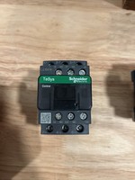 Kontaktor IEC Standar LC1D09M7 Baru dan Asli Tersedia di Gudang