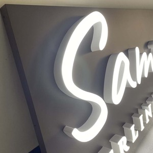 Insegna LED 3D Personalizzata a Doppio Carattere con Pannello Posteriore Nero per Decorazione Murale di Panetterie Artigianali e Negozi di Dolciumi - Product Image 4