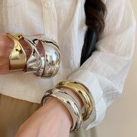 Bracelet jonc ouvert en plastique ABS brillant, design unique, bijoux de mode exagérés pour femmes