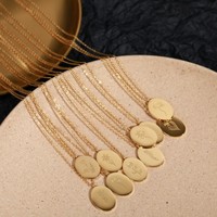 Bijoux en acier inoxydable plaqué PVD de 12 mois, pendentif ovale gravé, collier de fleur d'anniversaire