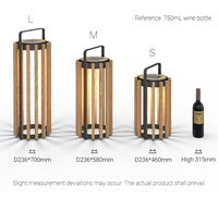 Lanterne solaire LED ronde en teck pour extérieur, étanche IP65, en stock, pour restaurant, spa, jardin.
