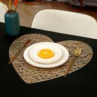 Set de table décoratif en forme de cœur, anti-brûlure, lavable, isolant thermique, pour la Saint-Valentin, style occidental, pour la maison