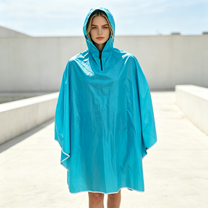 Poncho de pluie imperméable en polyester pour adultes, idéal pour le camping et la randonnée en extérieur, avec bande réfléchissante au dos - Product Image 1