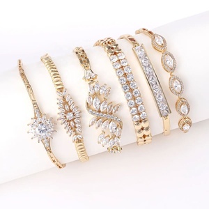 ZYO ขายส่งกำไลข้อมือทอง 18K ชุบทองประดับเพชรคิวบิกเซอร์โคเนีย ทำจากทองเหลือง สำหรับผู้หญิง เครื่องประดับแฟชั่น กำไลเพชร CZ แบบกำหนดเองสำหรับผู้หญิง - Product Image 4