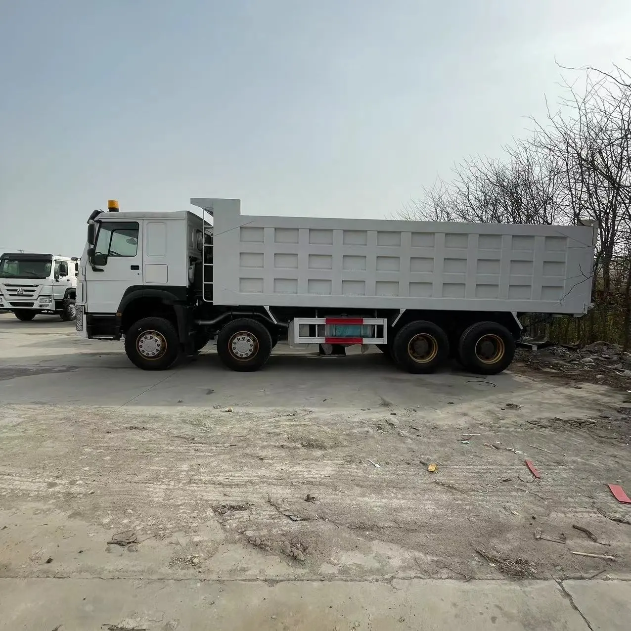 Truk sampah Dump Truck Sinotruck HOWO bekas kualitas bagus harga rendah HOWO 8x4 6x4 4x2 371hp