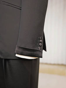 חליפת טוקסידו שחורה איטלקית איכותית מצמר טהור, בעלת דש מחודד, חד-כפתורית, לגברים, מתוצרת יצרן - Product Image 4