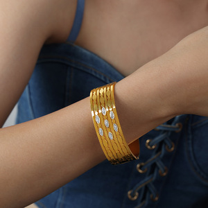 Bracciale di Gioielleria alla Moda Antiossidante, Vendita all'Ingrosso, Bracciale Grande in Acciaio Inossidabile Placcato Oro 18K con Zirconi Ovali Cavi per Donne - Product Image 6