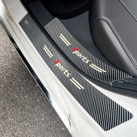 Autocollants de seuil de porte de voiture en cuir fibre de carbone lumineux, logo sportif, protection anti-rayures, accessoires de décoration automobile