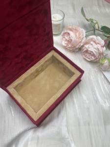 Boîte cadeau en velours bordeaux <span class=keywords><strong>La</strong></span> <span class=keywords><strong>Belle</strong></span> <span class=keywords><strong>et</strong></span> <span class=keywords><strong>la</strong></span> Bête, invitations de mariage, boîte à souvenirs en velours rose avec dorure à chaud de luxe - Product Image 3
