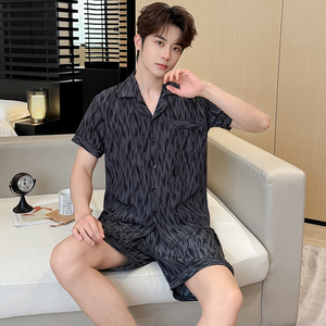 Set di pigiami estivi da <span class=keywords><strong>uomo</strong></span> in seta di ghiaccio con stampa Cardigan Shorts <span class=keywords><strong>taglie</strong></span> <span class=keywords><strong>forti</strong></span> Set di indumenti da notte in seta da <span class=keywords><strong>uomo</strong></span> - Product Image 3