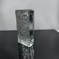 Batu Kristal Padat Reflektif Tekstur Es Satu Sisi Berlapis Perak Kustom untuk Dinding Fitur Bar Interior