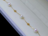 Bracelets et Joncs Élégants en Or Fin 18 carats avec Chaîne Fleurie et Perles Akoya Naturelles d'Eau Salée du Japon de 6,5-7 mm