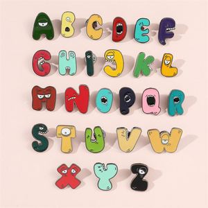 Badges de sécurité en métal personnalisés par le fabricant, 26 lettres anglaises mignonnes, en vrac, pas chers, écussons métalliques, épingles de revers - Product Image 1