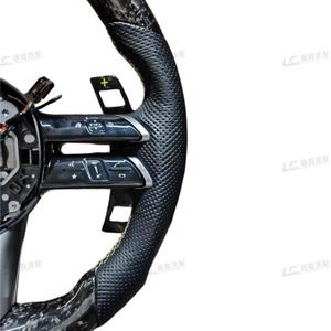 Volant sport en fibre de carbone et cuir de haute qualité, design sportif, directement de l'usine pour les modèles Benz W204 W205 W167 W212 W222 - Product Image 3