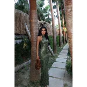 Robe de soirée verte Shion, col montant, longueur ras du sol, ornée de perles 3D, de fleurs et de plumes, taille XL, idéale pour les fêtes et les bals de promo - Product Image 2