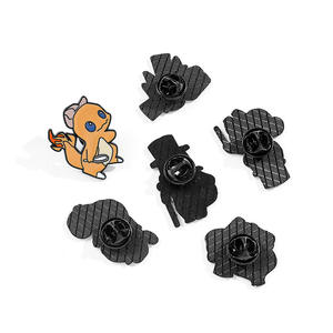 卡通创意侦探松鼠合金胸针戳蒙金属徽章，带数字雕刻和电镀定制印刷 - Product Image 2