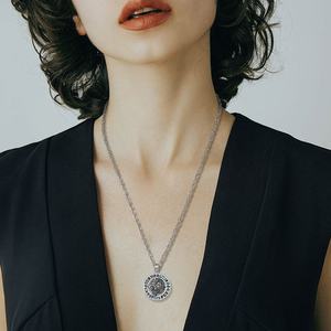 Collier pendentif vintage en argent sterling 925 avec tête de loup viking, runes nordiques celtiques anciennes, nacre de Changda - Product Image 2