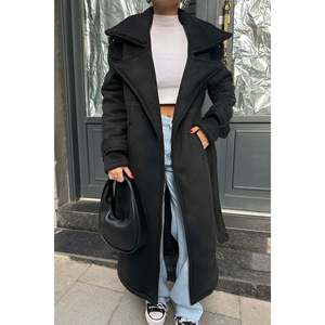 Manteau long imperméable et respirant en fourrure pour femme noire avec fermeture à bouton unique et détails de poches, idéal pour l'automne, taille XS - Product Image 2