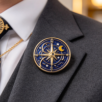 Nouveaux Pins de revers à paillettes tendance en gros, Badges métalliques en forme de cœur sur le thème de l'espace céleste, Pins personnalisés en émail dur ou souple, Galaxie Or/Argent