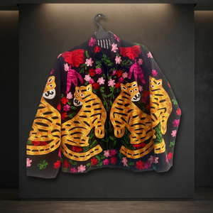 Chaqueta de Terciopelo Negra para Mujer con Bordado Floral, Estilo Blazer Reversible, Acolchada, con Logotipo Personalizado, Forro de Algodón y Cuello Alto Repujado - Product Image 3