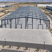 Entrepôt de distribution moderne en structure métallique, stockage logistique, bâtiment industriel préfabriqué en métal