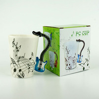 Tasse à café/lait en céramique créative en forme de guitare acoustique, bicolore, gaufrée, portable et durable, idéale pour le petit-déjeuner en famille - Offre Spéciale