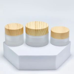 Envase Cosmético de Vidrio Esmerilado de 50g con Tapa de Color Madera, Frasco Redondo de Vidrio con Etiqueta Personalizada para Crema Cosmética - Product Image 3
