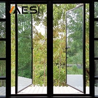 Fenêtres à battants, design simple, insonorisées et thermiques, cadre en aluminium noir pour villa