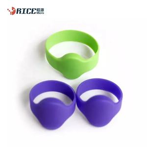 Fabricante precio bajo personalizado impreso uno de RFID <span class=keywords><strong>Pvc</strong></span> NFC identificación médica pulseras desechables <span class=keywords><strong>Pvc</strong></span> plástico vinilo pulsera - Product Image 6