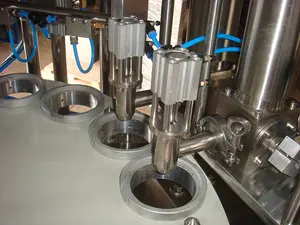Automatische Aluminiumfolie-Kaffeekapselbecher-Versiegelung maschine Kontinuierliche Induktions-Heiß siegel maschine