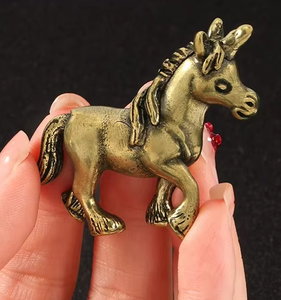 Petite Licorne Polo Vintage en Cuivre, Ornements Artisanaux Anciens, Décoration Cheval à Une Corne - Product Image 1