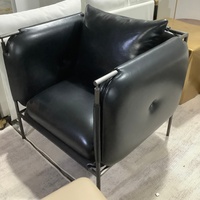 Fauteuil rembourré moderne entièrement personnalisé, fabrication directe d'usine, ODM, avec accents en cuir et bois massif, avec coussin, pour salon et hôtel