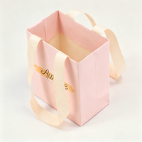 Fournisseur de sacs en papier pliables de luxe personnalisés avec poignées en ruban, pour la promotion de la mode, les cadeaux, les cosmétiques et les parfums, couleur rose