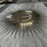 Médaillon de sol en marbre blanc à motif tournesol, découpé au jet d'eau, avec incrustation en laiton pour la décoration de l'entrée de villas et de halls d'hôtels