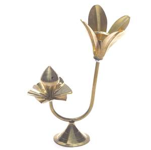 Candelabro de Latón Hecho a Mano y Ecológico para Decoración del Hogar, Navidad y Otros Festivales - Product Image 1