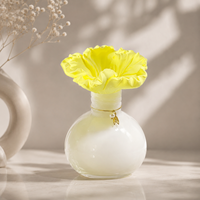 Diffuseur de parfum en céramique avec fleurs et bâtonnets, recharge d'huile parfumée, fabrication OEM/ODM directe usine, ensemble cadeau de parfum d'intérieur entièrement personnalisable