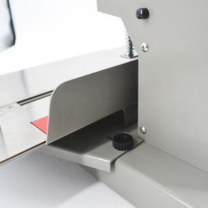 Taladro eléctrico de papel Uving WB50, perforadora de un solo orificio, perforadora de papel, perforadora de cuaderno con mesa móvil - Product Image 4