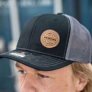 Casquette Trucker Richardson 112 Personnalisée en Gros – Casquettes Trucker en Maille Tendance avec Impression en Relief pour l'Extérieur et les Occasions Décontractées - Product Image 1