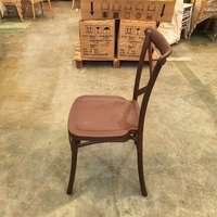 Chaise en plastique PP marron à dossier croisé, bon marché et de haute qualité, pour les fêtes en plein air, vente en gros