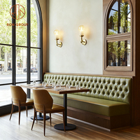 Ensemble de table et de chaises de style moderne en bois carré avec revêtement en cuir vert pour café, restaurant, salon de thé, meubles pour l'hôtellerie