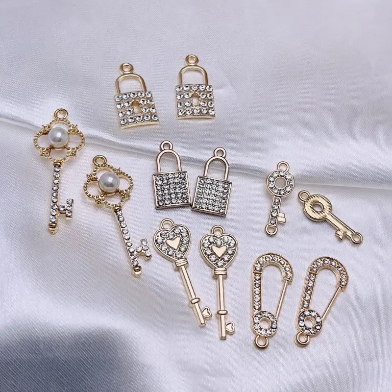 Aksesori pakaian hiasan gantung kunci gembok berlian imitasi Aksesori Perhiasan liontin bandul sepatu bandul berlian imitasi logam